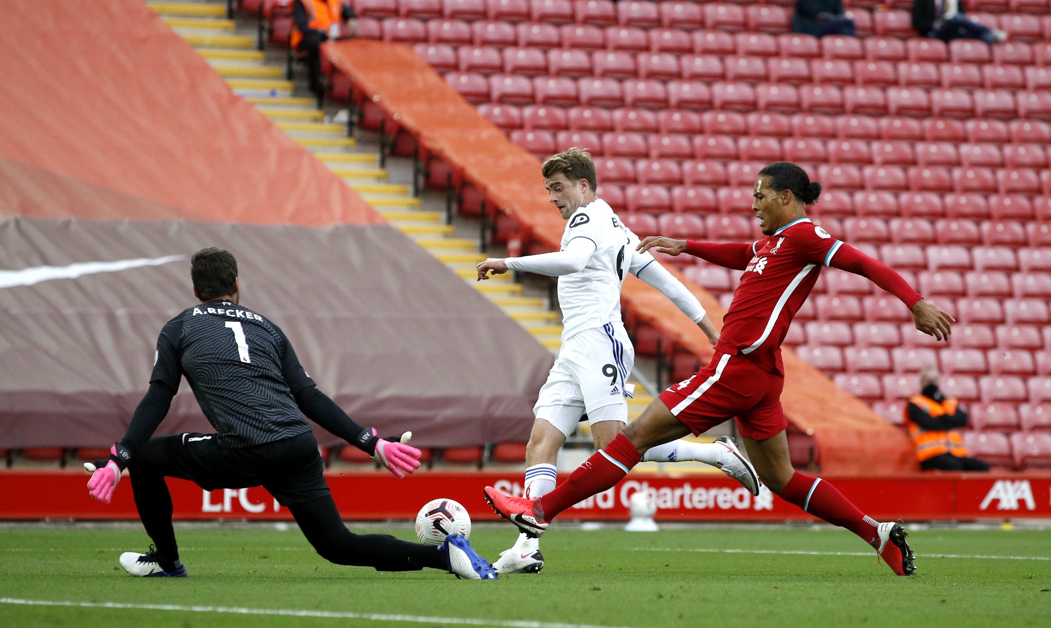 锋线防守依 锋线防守依